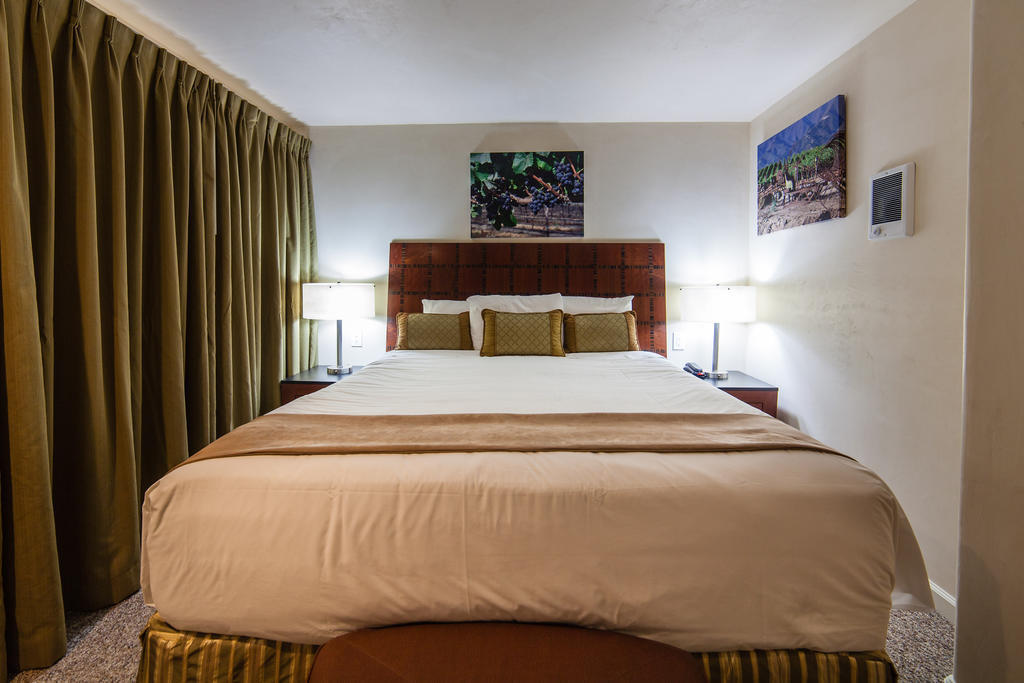 The Vendange Carmel Inn & Suites Oda fotoğraf